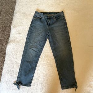 Levi’s Tie Capri Jeans